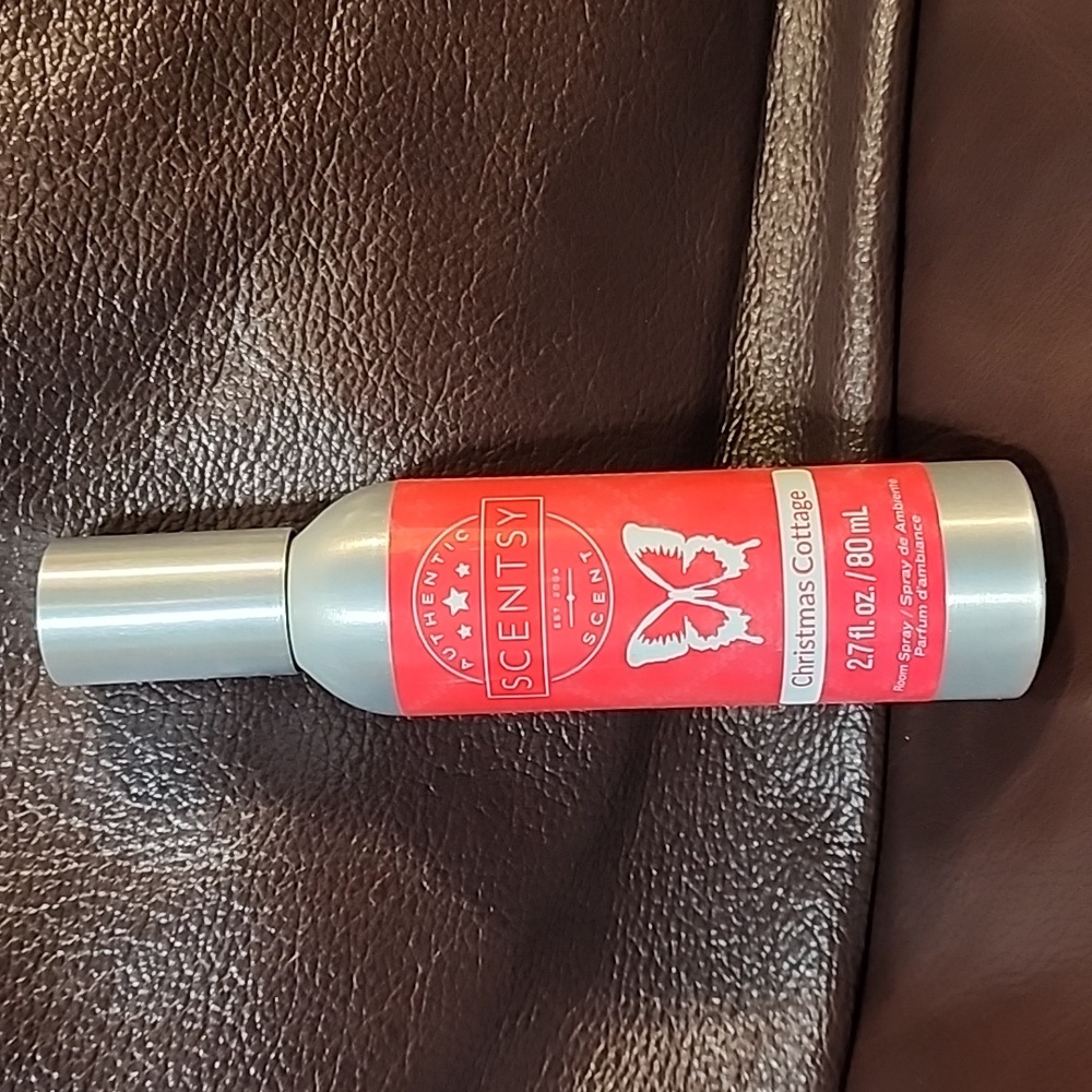 Scentsy Room Spray. "Christmas Cottage"